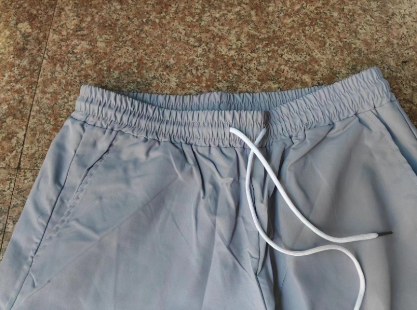 These cargo pants are perfect for daily wear and work, loose, durable, with extra-large pockets.