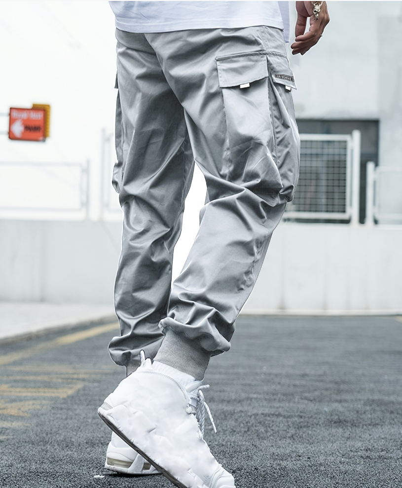 These cargo pants are perfect for daily wear and work, loose, durable, with extra-large pockets.